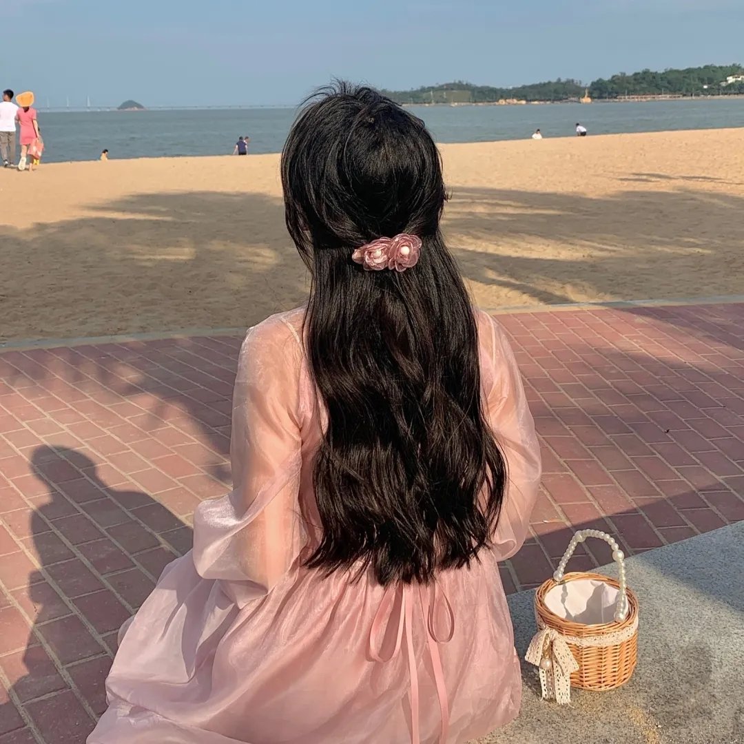 接近无限的白